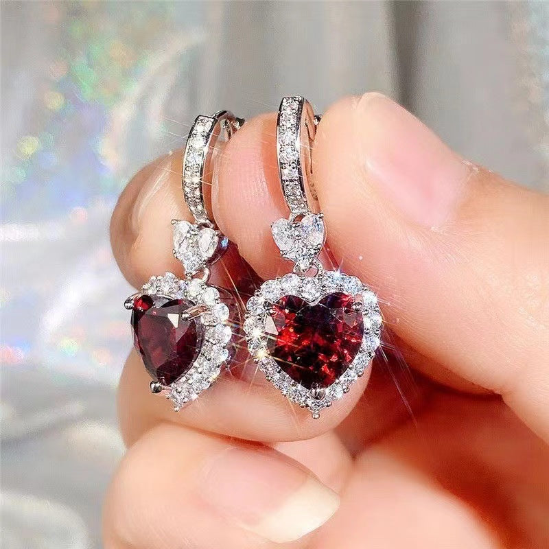 Stylish, understated luxury, niche rings, earrings, and clavicle necklaces