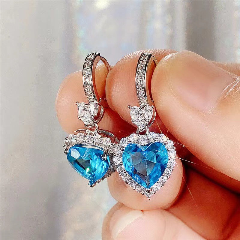 Stylish, understated luxury, niche rings, earrings, and clavicle necklaces