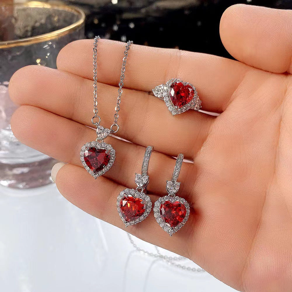 Stylish, understated luxury, niche rings, earrings, and clavicle necklaces