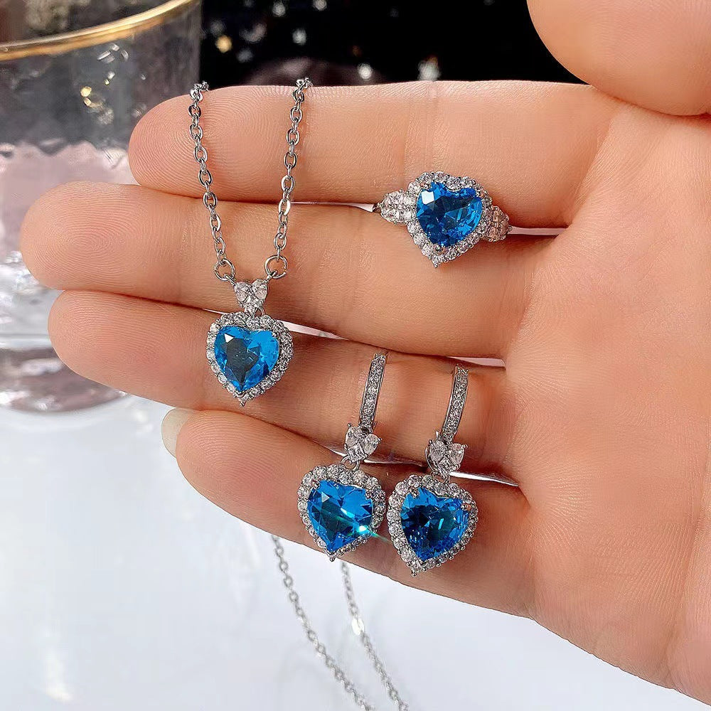 Stylish, understated luxury, niche rings, earrings, and clavicle necklaces